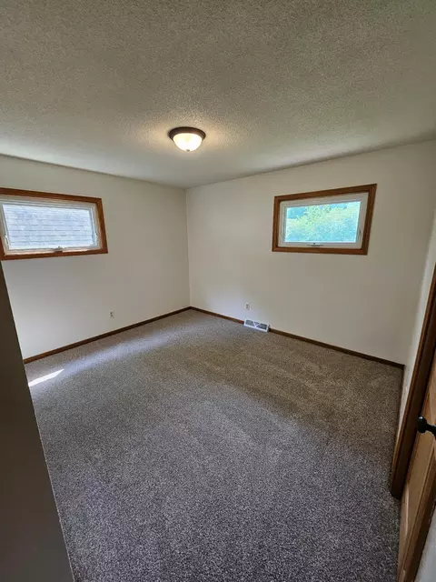 214 Carrow Cir, Marshall, MN 56258 photo 14