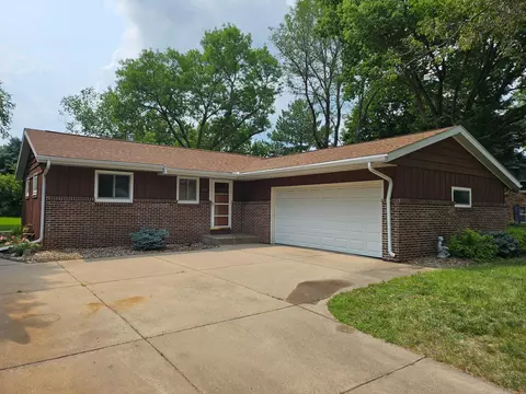 214 Carrow Cir, Marshall, MN 56258