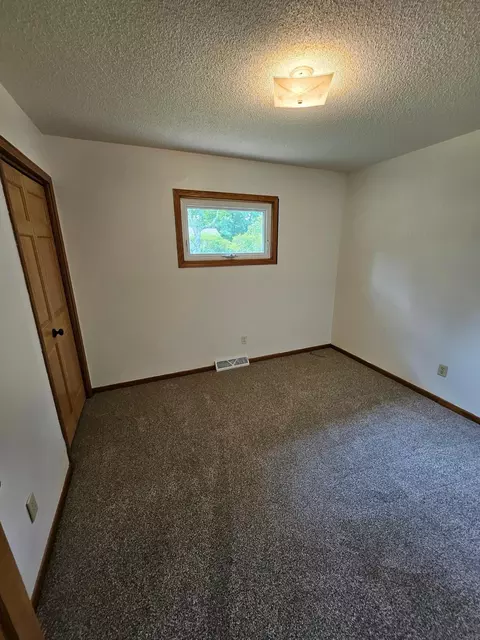 214 Carrow Cir, Marshall, MN 56258 photo 13