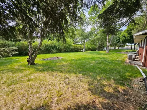 214 Carrow Cir, Marshall, MN 56258 photo 7