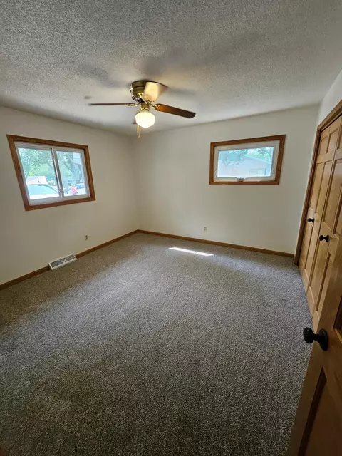 214 Carrow Cir, Marshall, MN 56258 photo 15