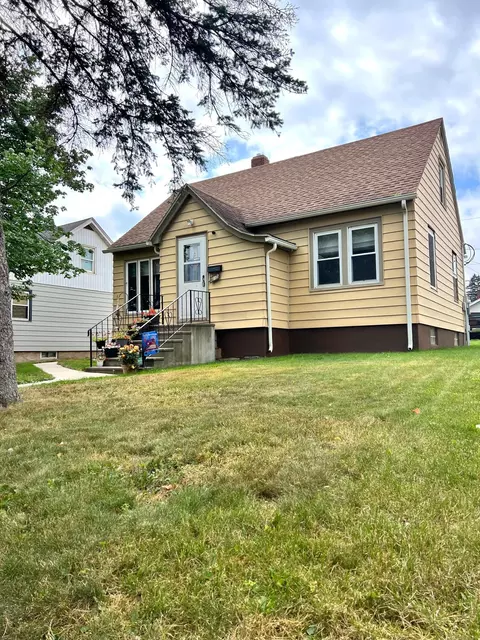 615 2nd St, Nashwauk, MN 55769