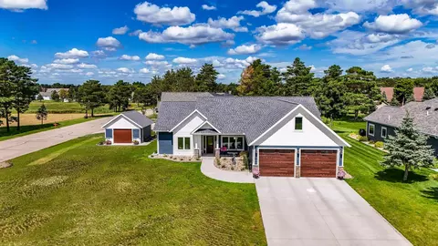 900 Lake Forest Cir, Detroit Lakes, MN 56501