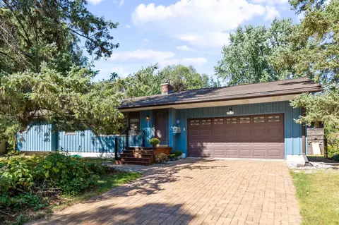 209 Jansa Dr, Shoreview, MN 55126