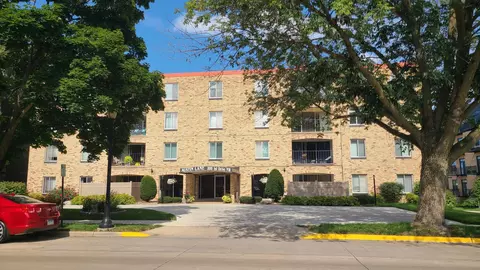 800 1st Dr NW #204, Austin, MN 55912