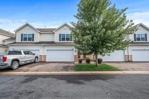 1567 Yorkshire Ln, Shakopee, MN 55379