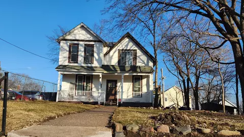 902 Forest St, Saint Paul, MN 55106