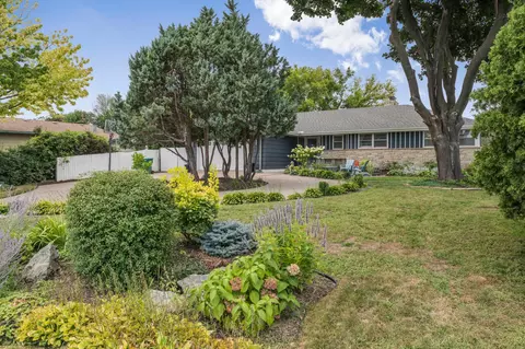 4520 Lake Drive Ave N, Robbinsdale, MN 55422