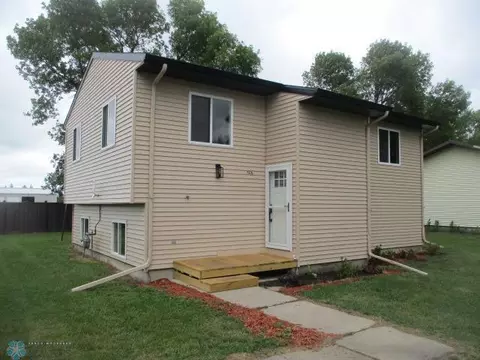 506 Kiwanis Dr, Hillsboro, ND 58045