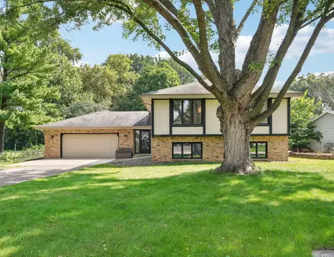3341 Harmony Cir, Burnsville, MN 55337