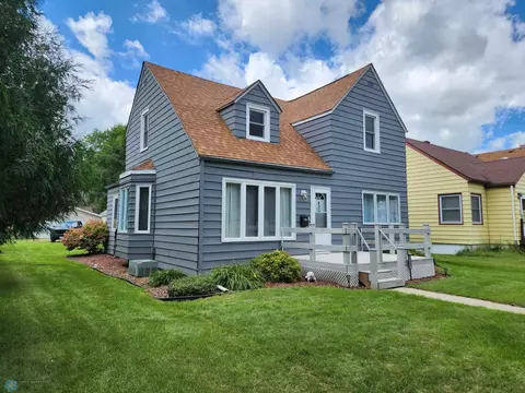 423 6th St N, Wahpeton, ND 58075