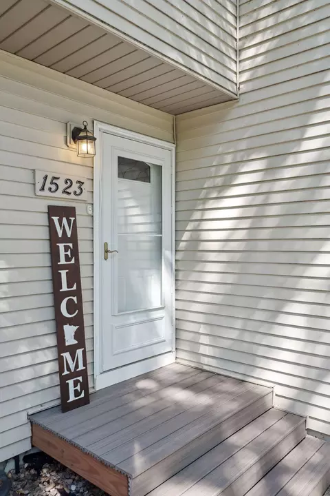 1523 Aspen Dr, Eagan, MN 55122 photo 2