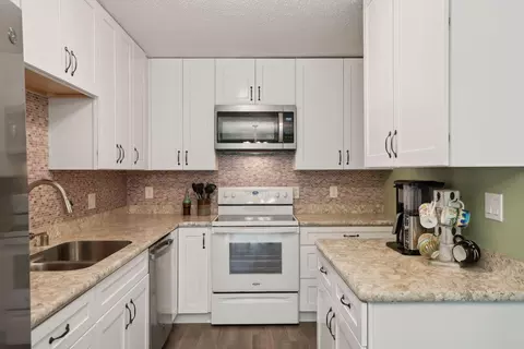 1523 Aspen Dr, Eagan, MN 55122