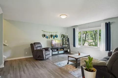 1523 Aspen Dr, Eagan, MN 55122 photo 3