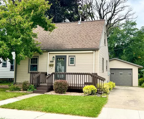805 Ulstad Ave, Albert Lea, MN 56007