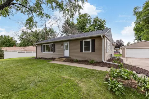 1709 Duluth St, Maplewood, MN 55109