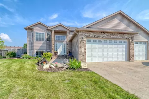 1834 42nd Ave S, Moorhead, MN 56560