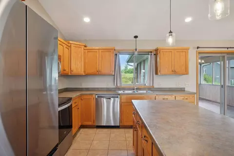 110 Hawk Ave, Eagle Lake, MN 56024 photo 16