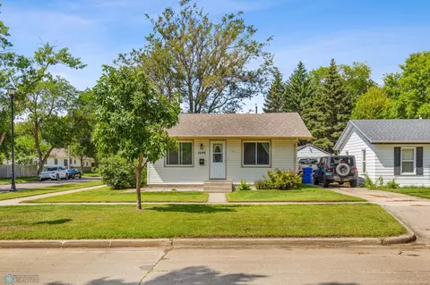1449 15th St S, Fargo, ND 58103