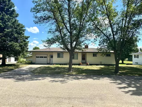 310 4th St, Arthur, ND 58006