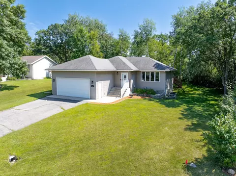 2004 Irvine Pl, Alexandria, MN 56308