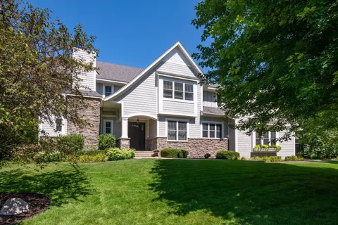20750 Parkview Ln, Shorewood, MN 55331