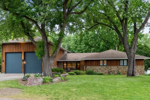 317 Union Terrace Ln N, Plymouth, MN 55441