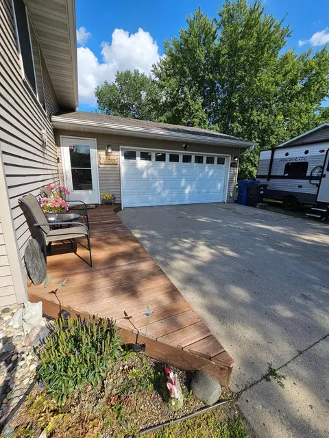 1008 5th St SE, Barnesville, MN 56514 photo 3