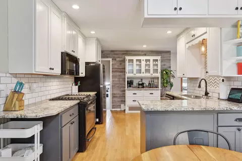 1051 Oak Ln, Lino Lakes, MN 55014