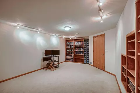8708 Beard Rd S, Bloomington, MN 55431 photo 22
