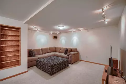 8708 Beard Rd S, Bloomington, MN 55431 photo 21