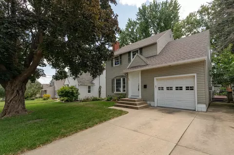 834 11th St NW, Rochester, MN 55901