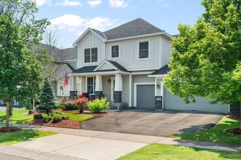 1810 Bluewater Ln, Woodbury, MN 55129