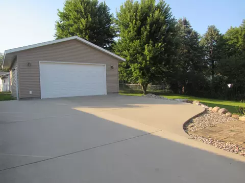 1704 Riggs Rd, Saint Peter, MN 56082 photo 4