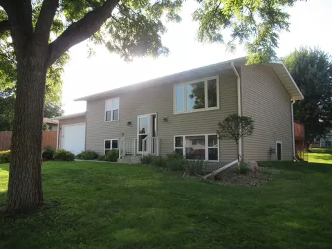 1704 Riggs Rd, Saint Peter, MN 56082 photo 2