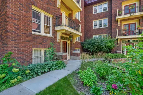 127 Lexington Pkwy S #2, Saint Paul, MN 55105