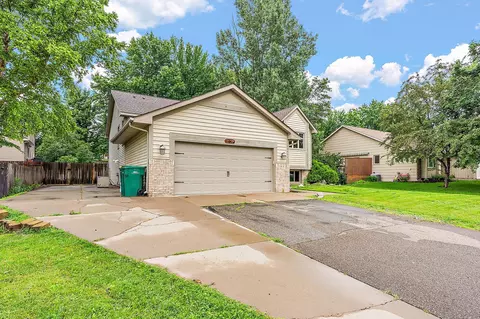 16452 Griffon Trl, Lakeville, MN 55044