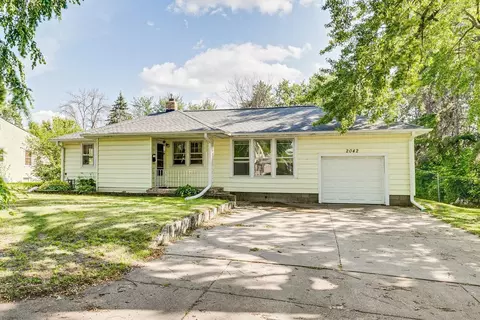 2042 Cottage Ave E, Saint Paul, MN 55119