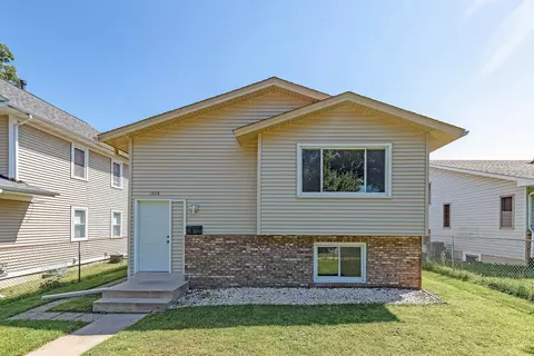 1328 Thomas Ave N, Minneapolis, MN 55411