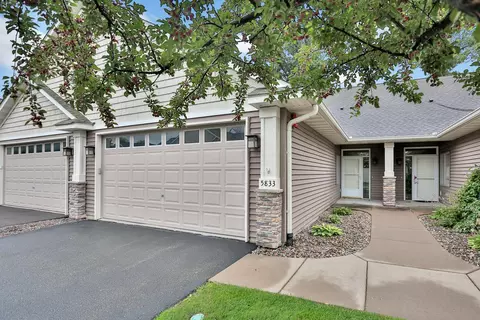 5833 Oakgreen Ct N, Oak Park Heights, MN 55082