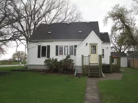 121 1st St, Clinton, MN 56225