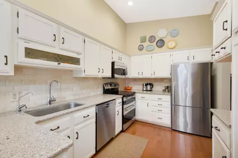 3863 Dolomite Dr, Eagan, MN 55122