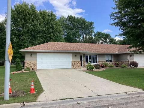 1842 Greenwood Dr, Albert Lea, MN 56007