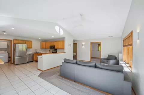 7048 Robinwood Trl, Woodbury, MN 55125