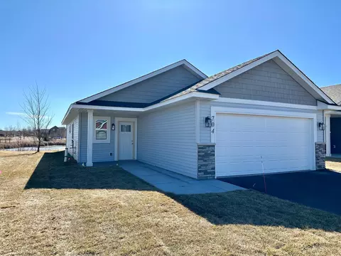 704 Cherrywood Ln NE, Isanti, MN 55040