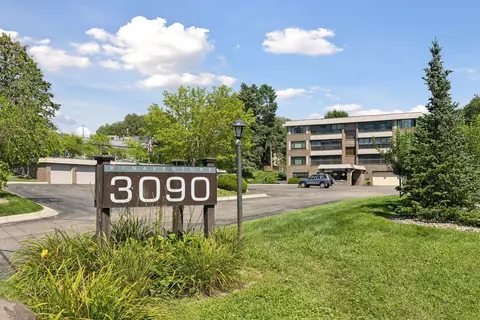 3090 Lexington Ave N #B2, Roseville, MN 55113
