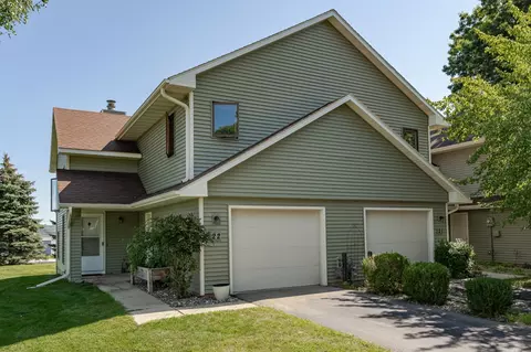 22 Elton Ridge Ct NW, Rochester, MN 55901