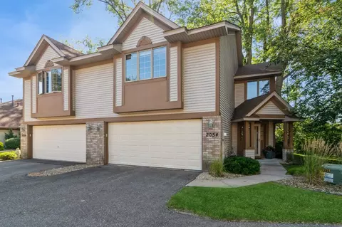 2054 Holloway Ave E, Maplewood, MN 55109
