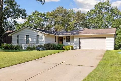 4045 Virginia Ave, Shoreview, MN 55126
