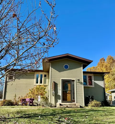 1112 Rossman Ave, Detroit Lakes, MN 56501